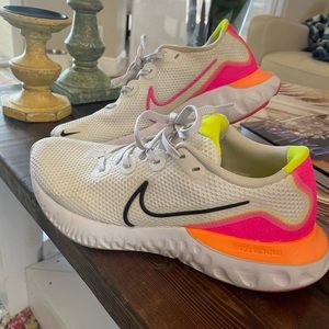Nike Womens renew running shoes. EUC